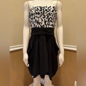 Alice & Olivia black & white dot dress with pockets Size 6